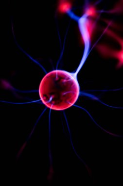 Plazma lambası ve küreye yakın çekim