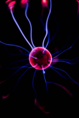 Plazma lambası ve küreye yakın çekim