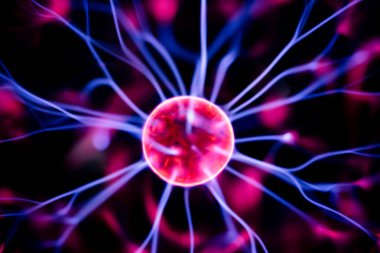 Plazma lambası ve küreye yakın çekim