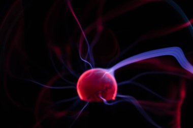 Plazma lambası ve küreye yakın çekim