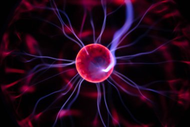 Plazma lambası ve küreye yakın çekim