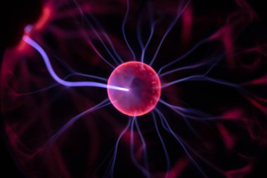 Plazma lambası ve küreye yakın çekim