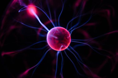 Plazma lambası ve küreye yakın çekim