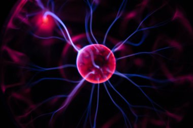 Plazma lambası ve küreye yakın çekim