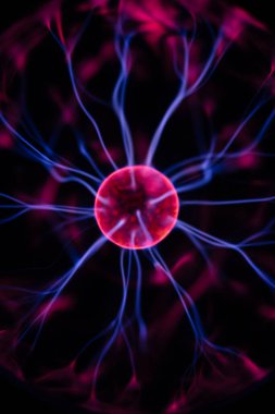 Plazma lambası ve küreye yakın çekim