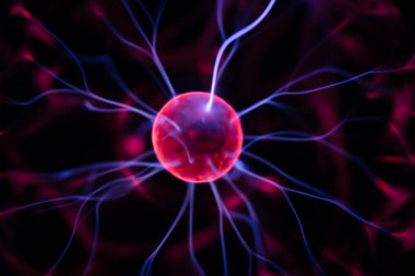 Plazma lambası ve küreye yakın çekim