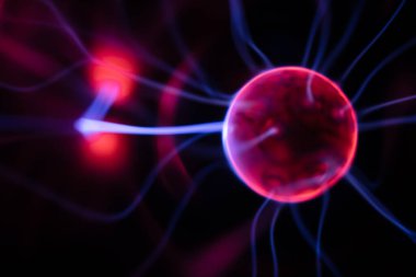 Plazma lambası ve küreye yakın çekim