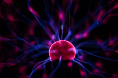 Plazma lambası ve küreye yakın çekim