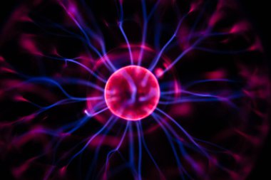 Plazma lambası ve küreye yakın çekim