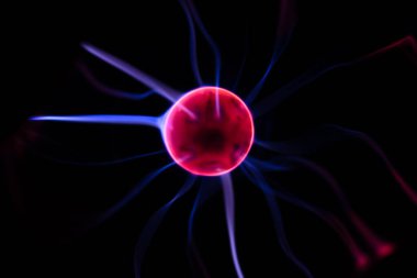 Plazma lambası ve küreye yakın çekim