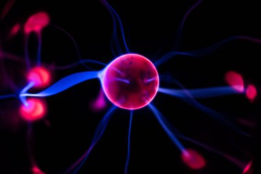 Plazma lambası ve küreye yakın çekim