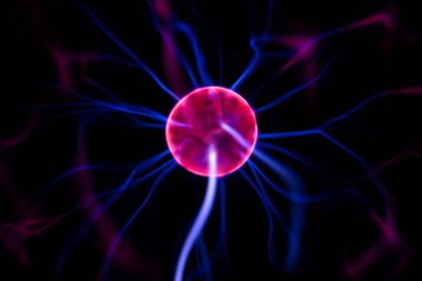 Plazma lambası ve küreye yakın çekim