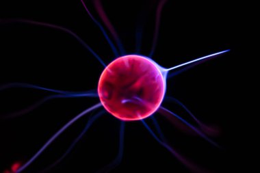 Plazma lambası ve küreye yakın çekim