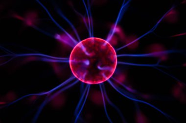 Plazma lambası ve küreye yakın çekim