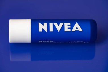Beiersdorf, Almanya - 23 Nisan 2021: Nivea ilgili dudak kremi