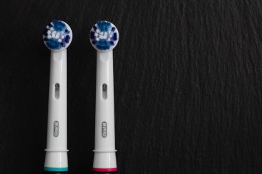 Frankfurt, Almanya - 1 Mayıs 2021: Oral-B Elektrikli Diş fırçası Değiştirme Başlıkları