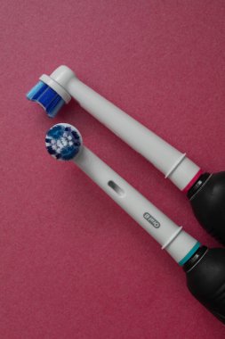 Frankfurt, Almanya - 1 Mayıs 2021: Oral-B Elektrikli Diş fırçası Değiştirme Başlıkları