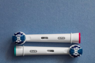 Frankfurt, Almanya - 1 Mayıs 2021: Oral-B Elektrikli Diş fırçası Değiştirme Başlıkları
