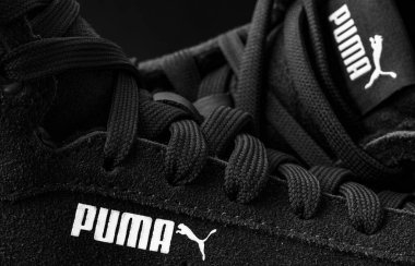 Herzogenaurach, Almanya - 5 Mayıs 2021: Vineyard Wine Puma Vikky v2 Mid Fur Jr.