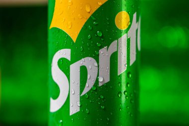 Gürcistan, ABD - 15 Mayıs 2021: Limon ve limon aromalı meşrubat Sprite