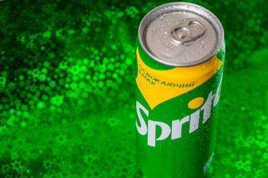 Gürcistan, ABD - 15 Mayıs 2021: Limon ve limon aromalı meşrubat Sprite