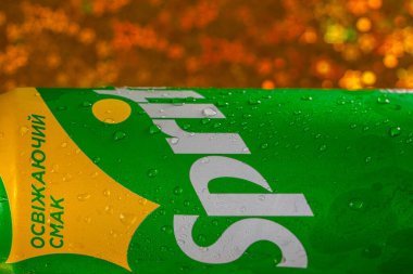 Gürcistan, ABD - 15 Mayıs 2021: Limon ve limon aromalı meşrubat Sprite