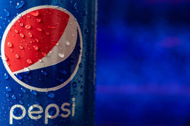 Kuzey Carolina, ABD - 15 Mayıs 2021: gazlı içecek konservesi Pepsi