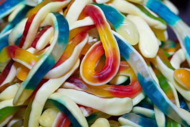 Çok renkli jöle solucanı şekerlemeleri desenli arka plan