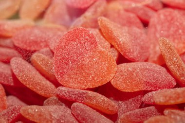 Kırmızı kalp şekilli jöle şekeri arka planı