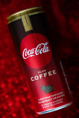 Gürcistan, ABD - Mayıs 2021: Coca-Cola artı kahve kutusu