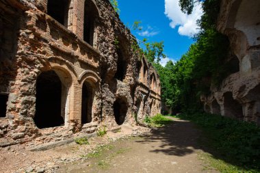 Terk Edilmiş Tarakaniv Kalesi (Dubno Kalesi, New Dubno Kalesi) - 19. yüzyılda Tarakaniv, Rivne bölgesinde bir savunma yapısıdır..