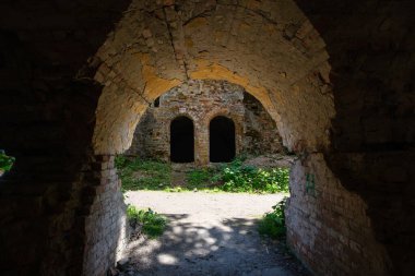 Terk Edilmiş Tarakaniv Kalesi (Dubno Kalesi, New Dubno Kalesi) - 19. yüzyılda Tarakaniv, Rivne bölgesinde bir savunma yapısıdır..