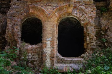 Terk Edilmiş Tarakaniv Kalesi (Dubno Kalesi, New Dubno Kalesi) - 19. yüzyılda Tarakaniv, Rivne bölgesinde bir savunma yapısıdır..