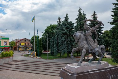 Dubno, Ukrayna - 7 Haziran 2021: Taras Bulba Anıtı, Ukrayna 'da Ukrayna' nın bağımsızlığı için savaşanlara