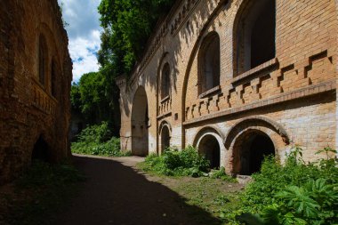 Terk Edilmiş Tarakaniv Kalesi (Dubno Kalesi, New Dubno Kalesi) - 19. yüzyılda Tarakaniv, Rivne bölgesinde bir savunma yapısıdır..