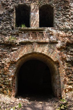 Terk Edilmiş Tarakaniv Kalesi (Dubno Kalesi, New Dubno Kalesi) - 19. yüzyılda Tarakaniv, Rivne bölgesinde bir savunma yapısıdır..