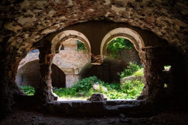 Terk Edilmiş Tarakaniv Kalesi (Dubno Kalesi, New Dubno Kalesi) - 19. yüzyılda Tarakaniv, Rivne bölgesinde bir savunma yapısıdır..