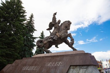 Dubno, Ukrayna - 7 Haziran 2021: Taras Bulba Anıtı, Ukrayna 'da Ukrayna' nın bağımsızlığı için savaşanlara