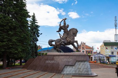 Dubno, Ukrayna - 7 Haziran 2021: Taras Bulba Anıtı, Ukrayna 'da Ukrayna' nın bağımsızlığı için savaşanlara