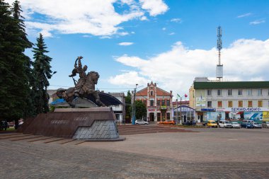 Dubno, Ukrayna - 7 Haziran 2021: Taras Bulba Anıtı, Ukrayna 'da Ukrayna' nın bağımsızlığı için savaşanlara