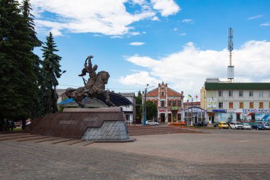 Dubno, Ukrayna - 7 Haziran 2021: Taras Bulba Anıtı, Ukrayna 'da Ukrayna' nın bağımsızlığı için savaşanlara