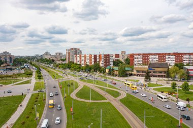 Lviv, Ukrayna - Haziran 2021: İHA ile Ukrayna 'nın Lviv kentindeki en büyük yerleşim alanı olan Sykhiv' e havadan bakış. Chervonoyi Kalyny Caddesi