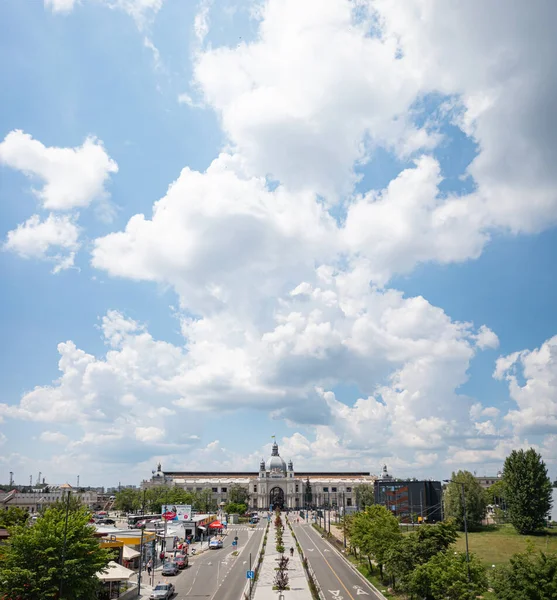 ウクライナのリヴィウ 2021年7月1日 無人機からのリヴィウの鉄道駅の眺め — ストック写真