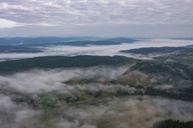 İHA 'dan dağlara, bulutlara hava görüntüsü