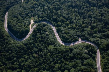 İHA 'dan dağ yoluna hava görüntüsü