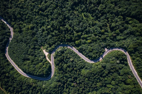ドローンから見た山道の空中風景 — ストック写真