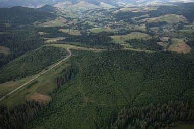 İHA 'dan dağ yoluna hava görüntüsü