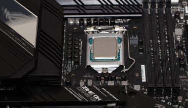 California, ABD - 21 Ağustos 2021: Intel Core i9-11900 Anakart ASUS ROG Strix Z590-F Oyun Wi-Fi