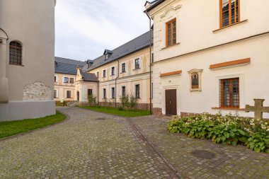 Univ, Ukrayna - 27 Eylül 2025: Güneşli bir günde Kutsal Yurt Lavra Manastırı