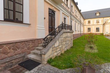 Univ, Ukrayna - 27 Eylül 2025: Güneşli bir günde Kutsal Yurt Lavra Manastırı